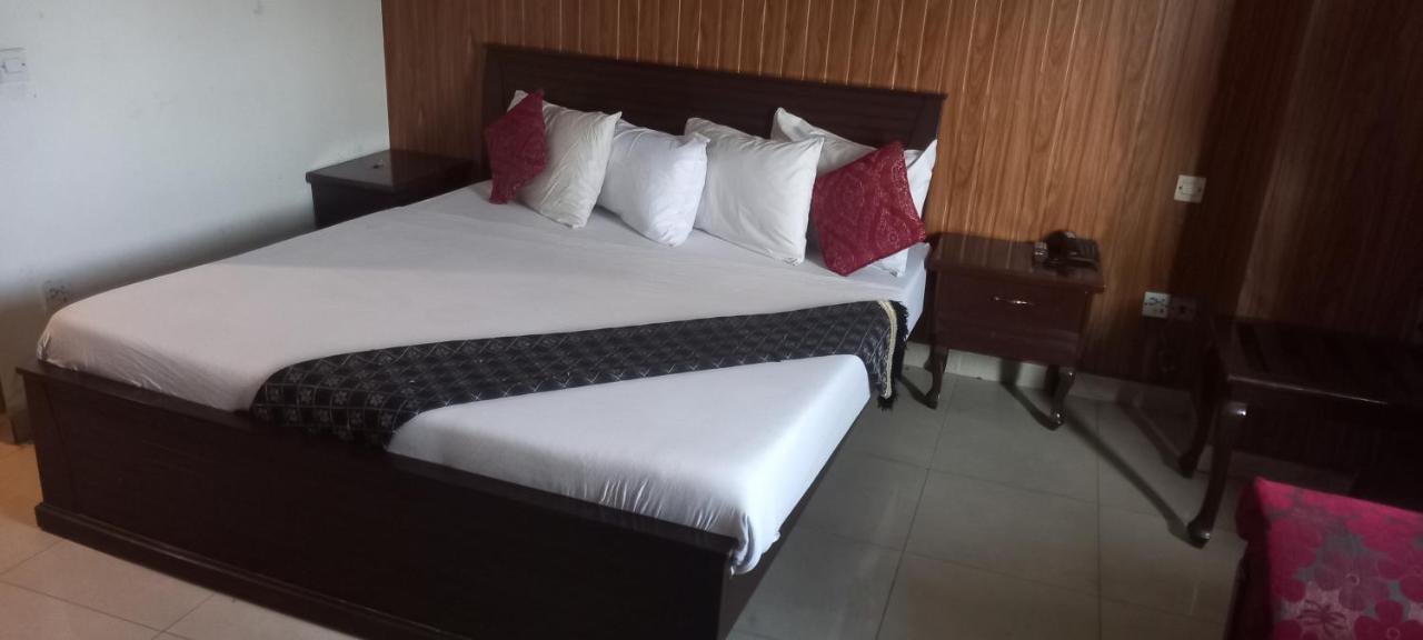 Luxury One Hotel Lahore Habitación foto