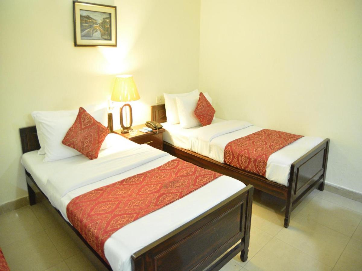 Luxury One Hotel Lahore Exterior foto