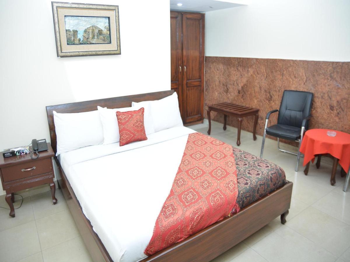 Luxury One Hotel Lahore Exterior foto