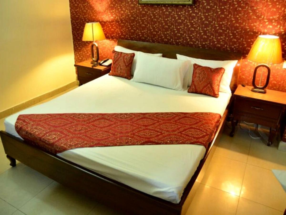 Luxury One Hotel Lahore Exterior foto