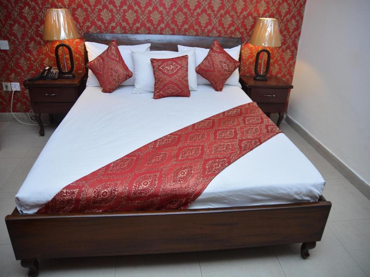 Luxury One Hotel Lahore Exterior foto